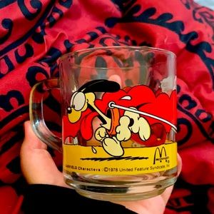 I am selling a 1978 Garfield cup Jim Davis